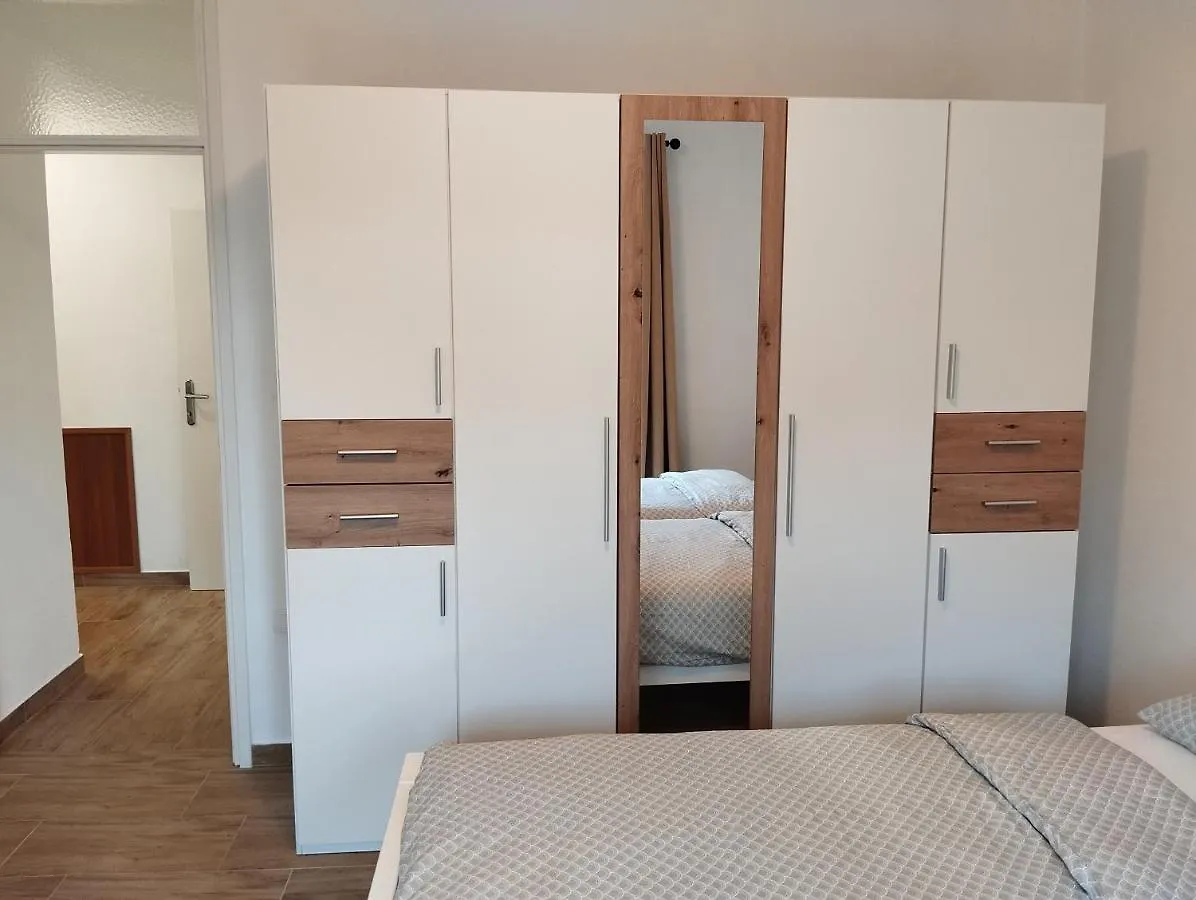Daal Lägenhet Roč 0*,